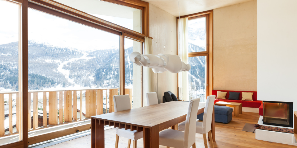 finestre chalet, chalet montagna, arredare casa montagna, scorrevoli legno, finestre legno, innova serramenti
